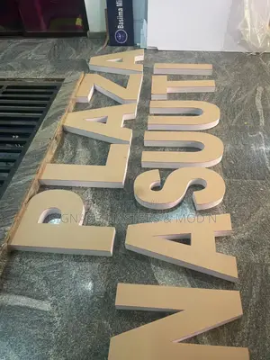 Plaza 3d Signage