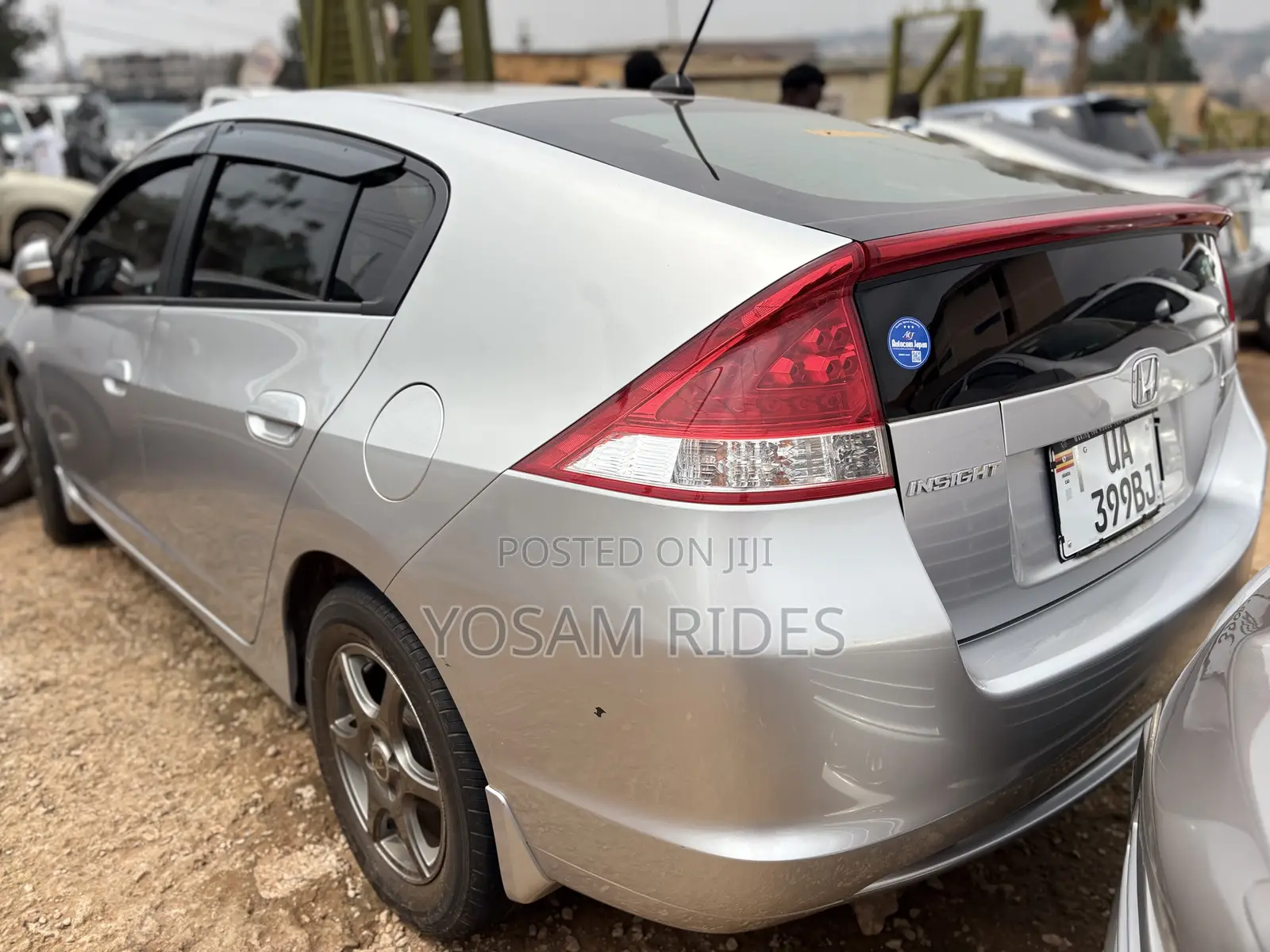 Honda Insight 4dr Hatchback (1.3L 4cyl gas/electric hybrid CVT) 2014