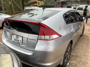 Honda Insight 4dr Hatchback (1.3L 4cyl gas/electric hybrid CVT) 2014