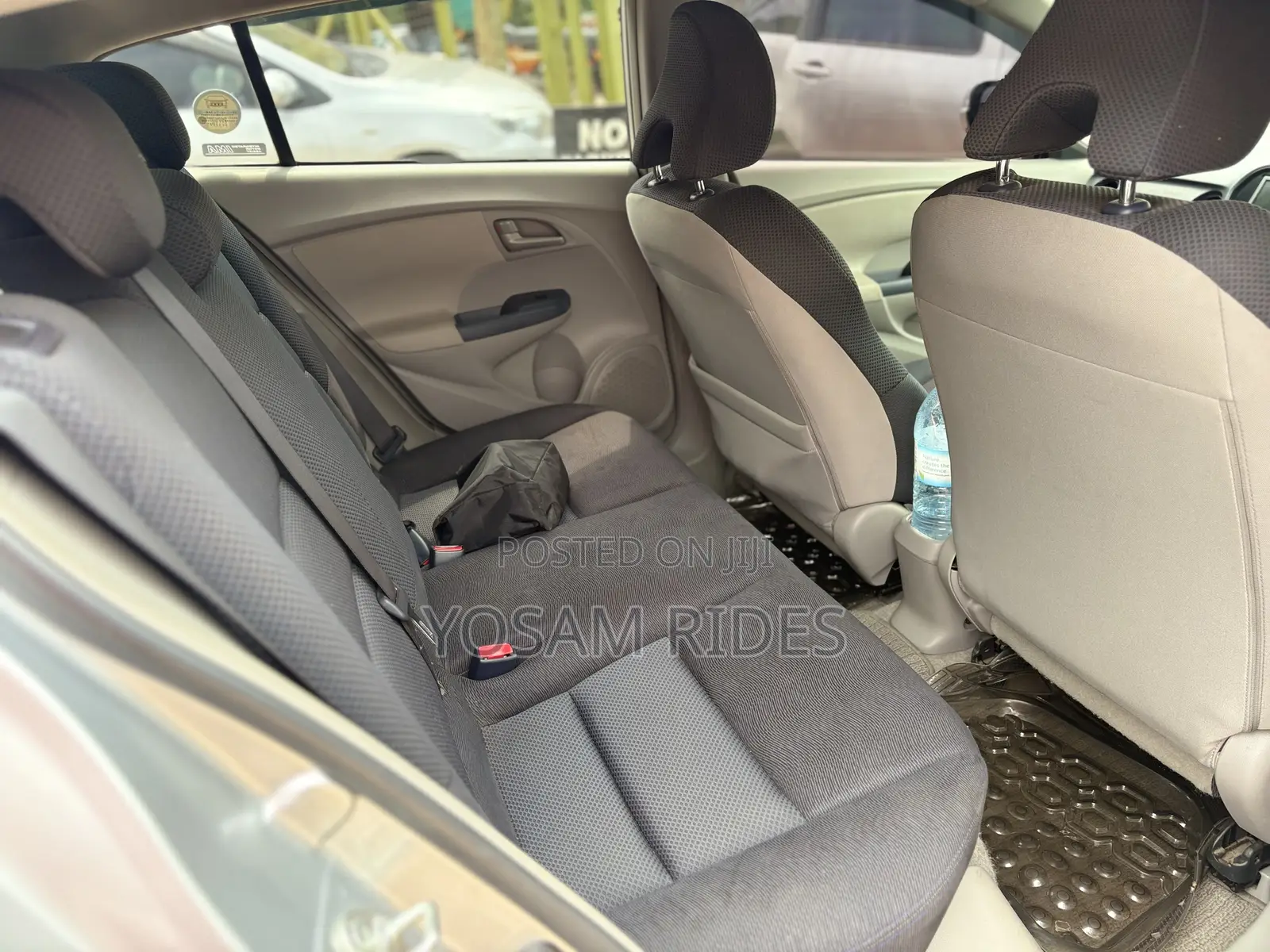Honda Insight 4dr Hatchback (1.3L 4cyl gas/electric hybrid CVT) 2014