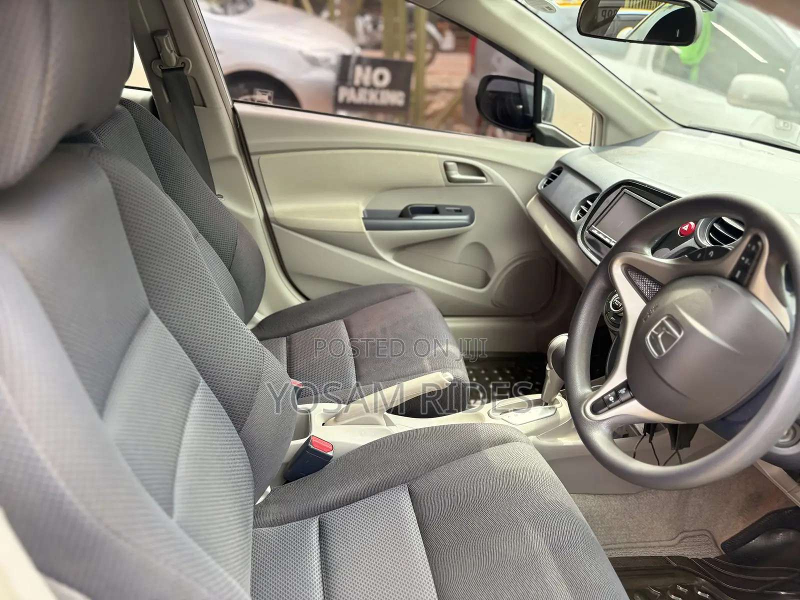 Honda Insight 4dr Hatchback (1.3L 4cyl gas/electric hybrid CVT) 2014