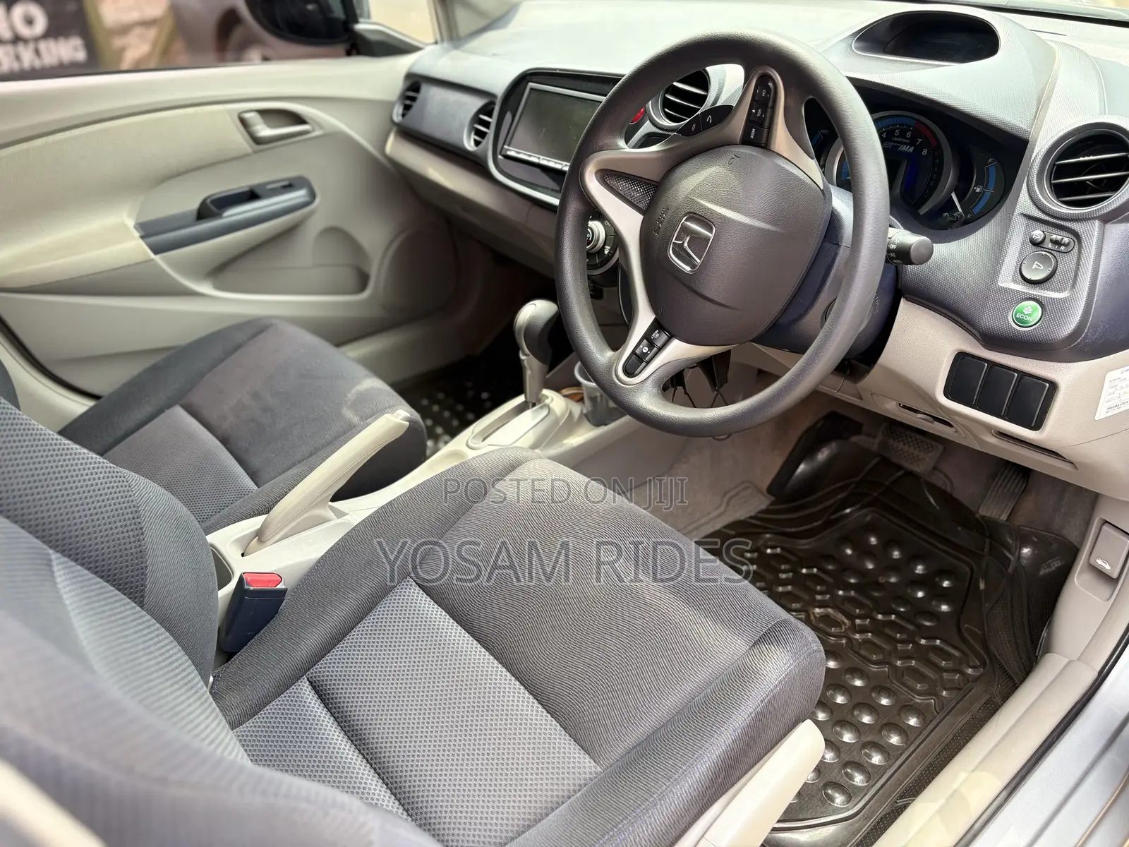 Honda Insight 4dr Hatchback (1.3L 4cyl gas/electric hybrid CVT) 2014