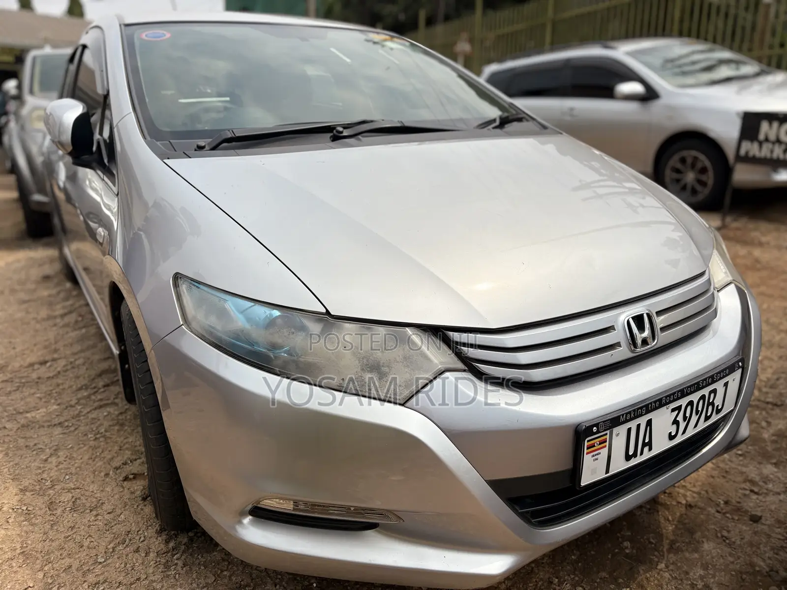 Honda Insight 4dr Hatchback (1.3L 4cyl gas/electric hybrid CVT) 2014