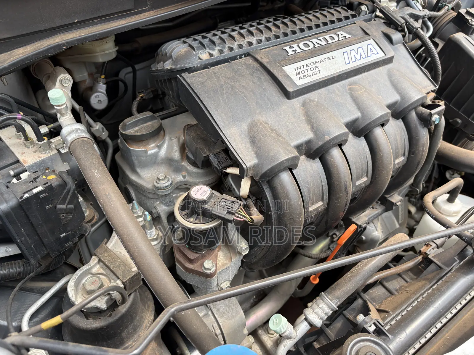 Honda Insight 4dr Hatchback (1.3L 4cyl gas/electric hybrid CVT) 2014