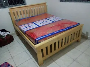 Wooden Varnished Bed  5*6