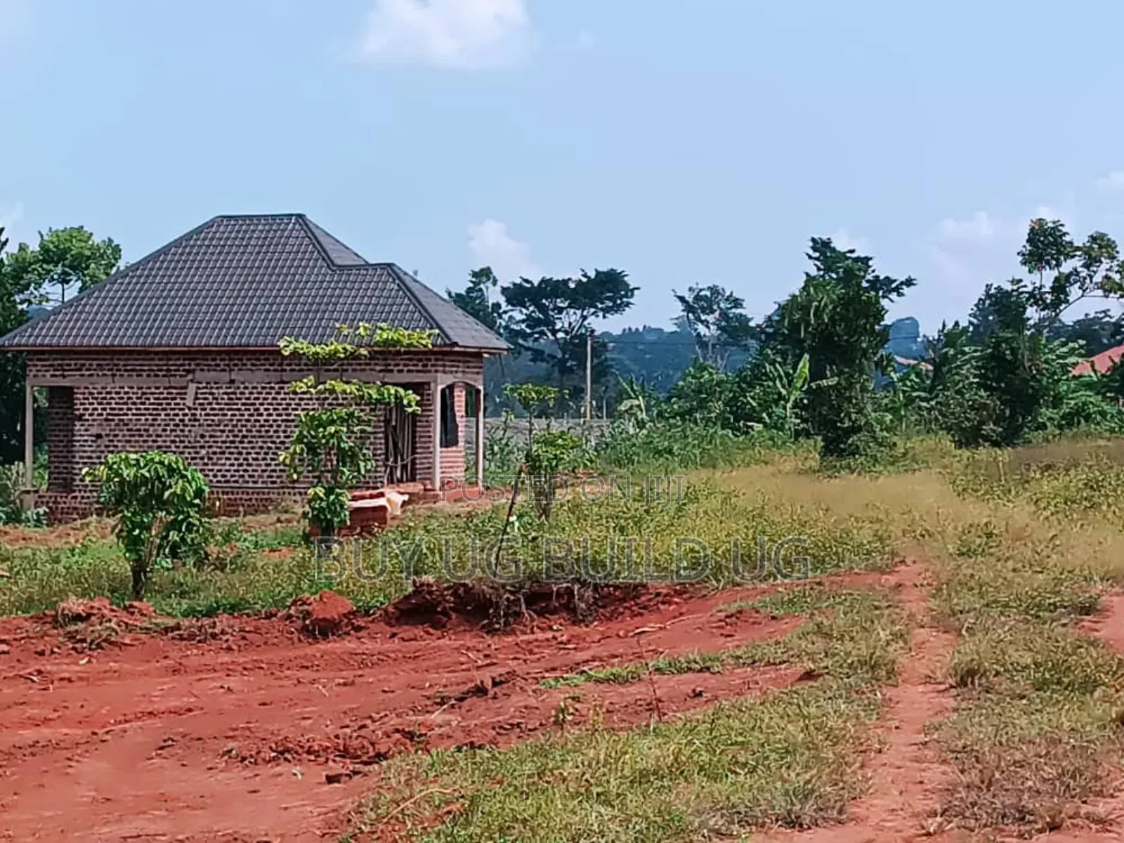 Quick Sale 
50ft by 100 at 35m for Sale in Namugongo Kiwango