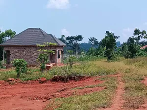 Quick Sale 
50ft by 100 at 35m for Sale in Namugongo Kiwango