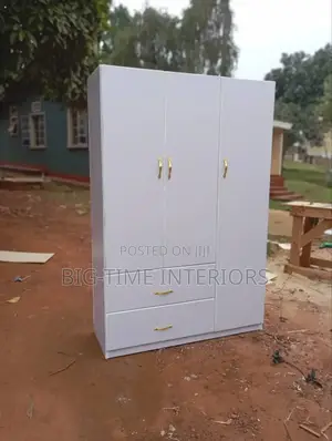 Qualitative Wardrobe 4x6feet -White