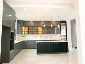 6bdrm Mansion in Central Division for sale