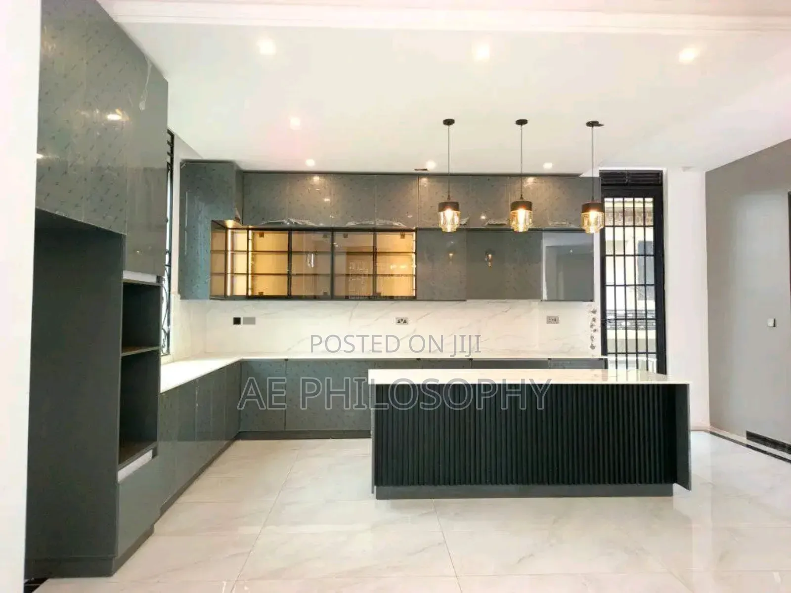 6bdrm Mansion in Central Division for sale