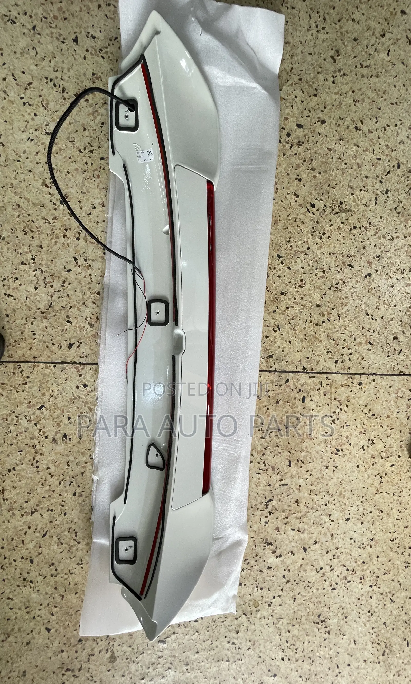 Spoiler Land Cruiser 200