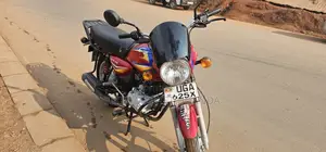 Bajaj Boxer 125 2025 Red