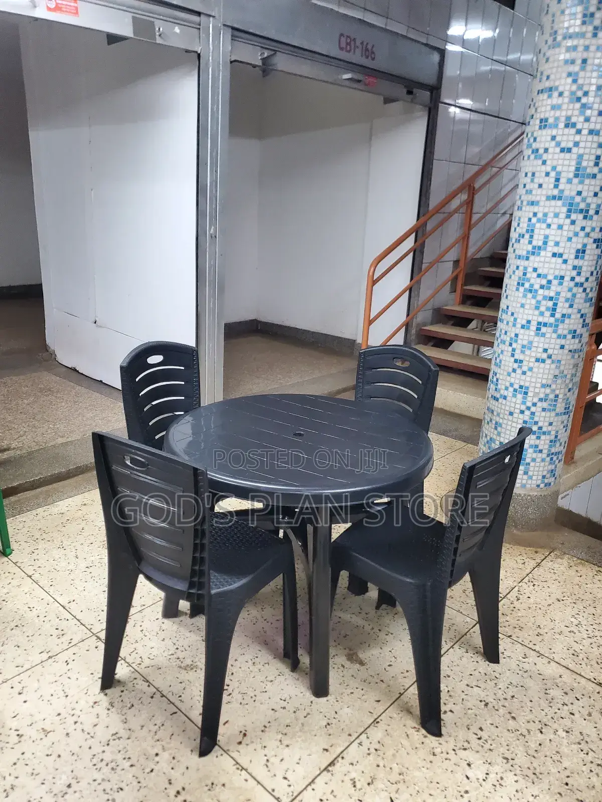 Eco Friendly Plastic Table and Chairs for Unique Restaurant/Bar/Hotel