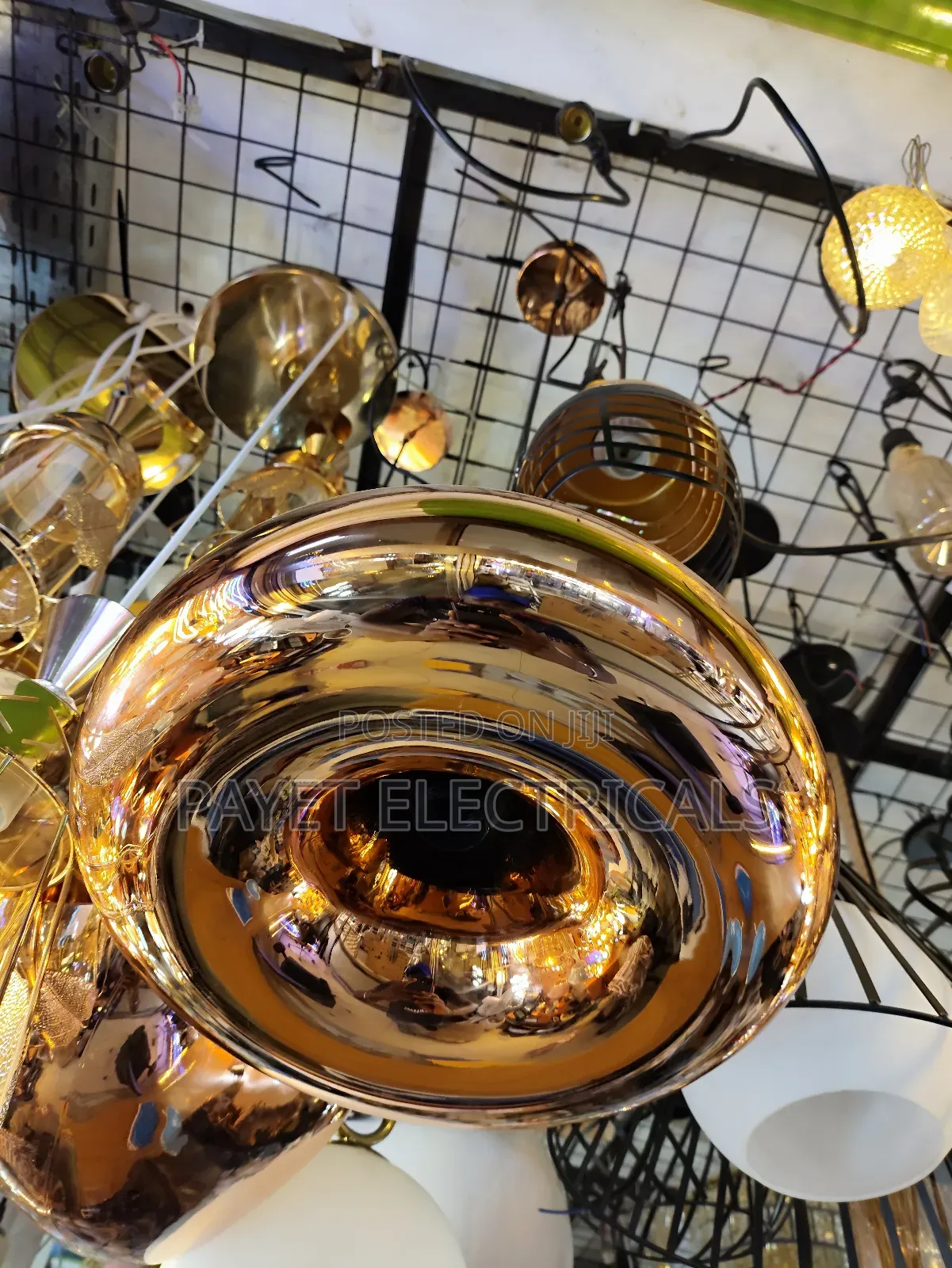 Unique Glass Pendant Lamp Holder for Restaurants