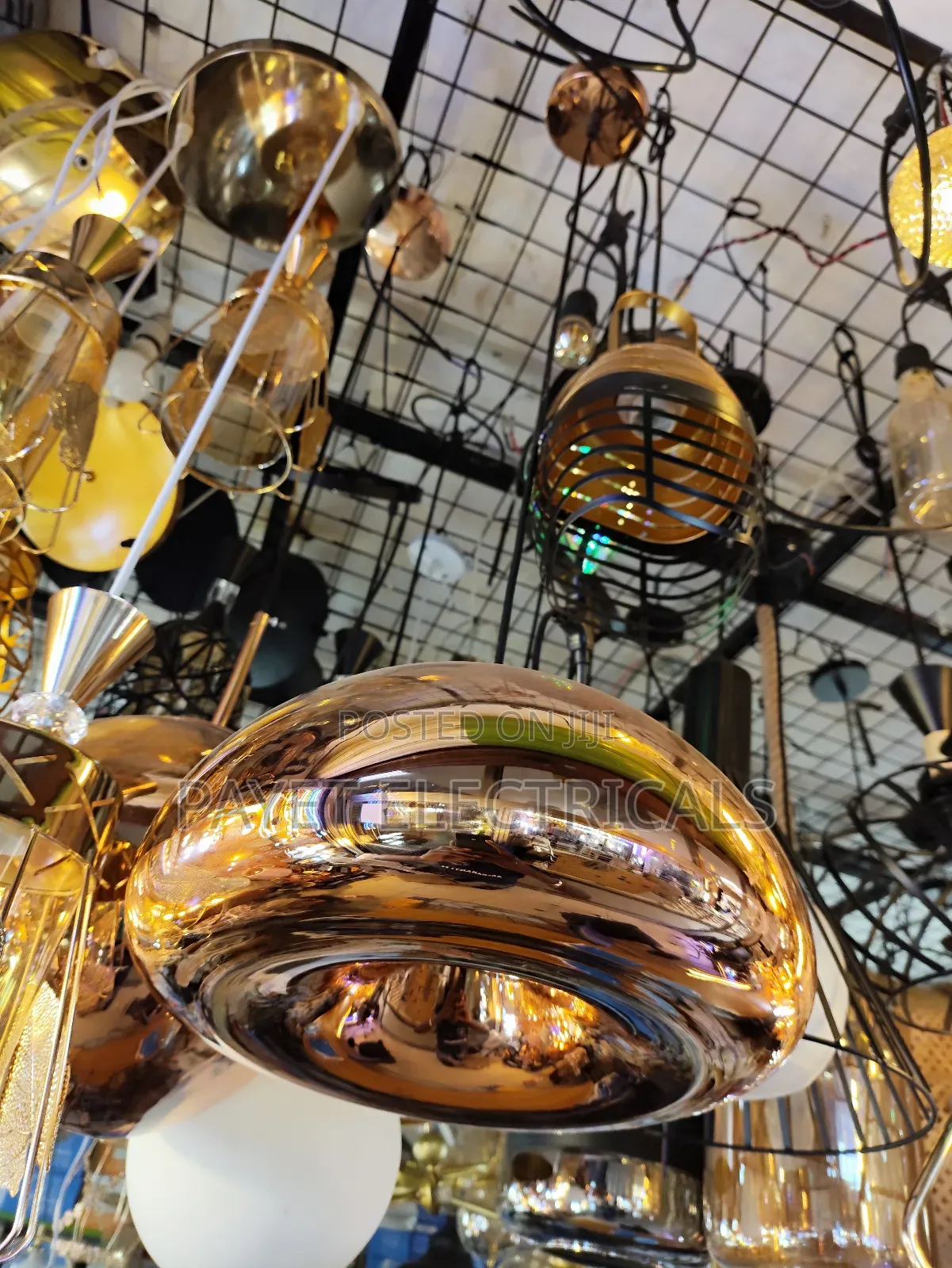 Unique Glass Pendant Lamp Holder for Restaurants