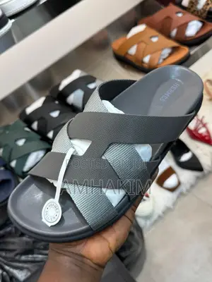 New Classic Men's Inter-Crossed Leather Hermes Sandals in Stock