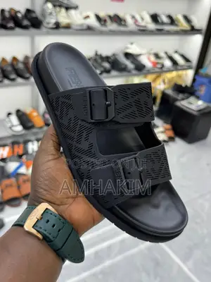 New Classic Men Strap Fendi Sandals in Stock