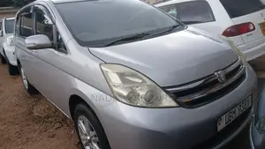 Toyota ISIS 2010 Silver