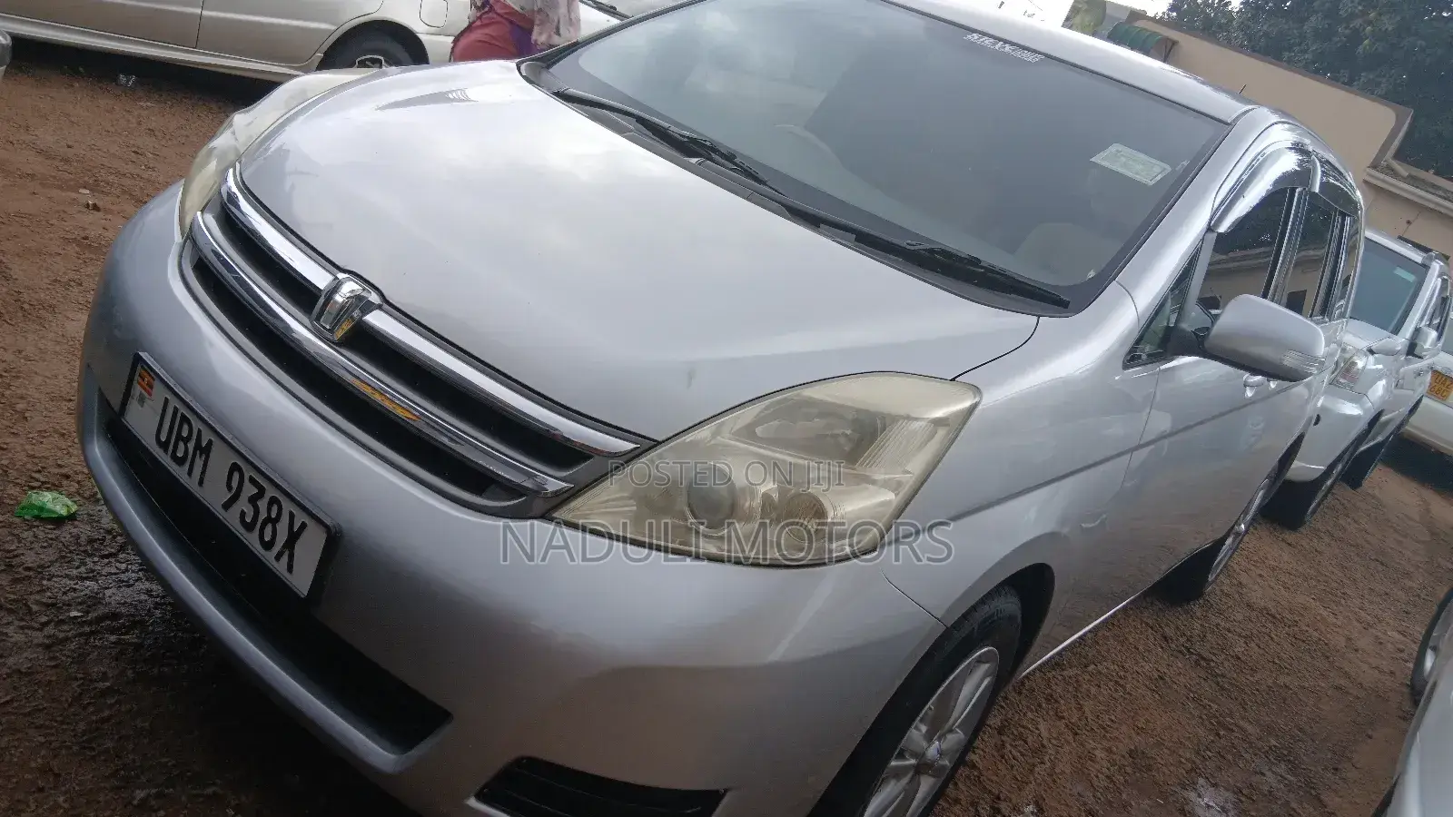 Toyota ISIS 2010 Silver