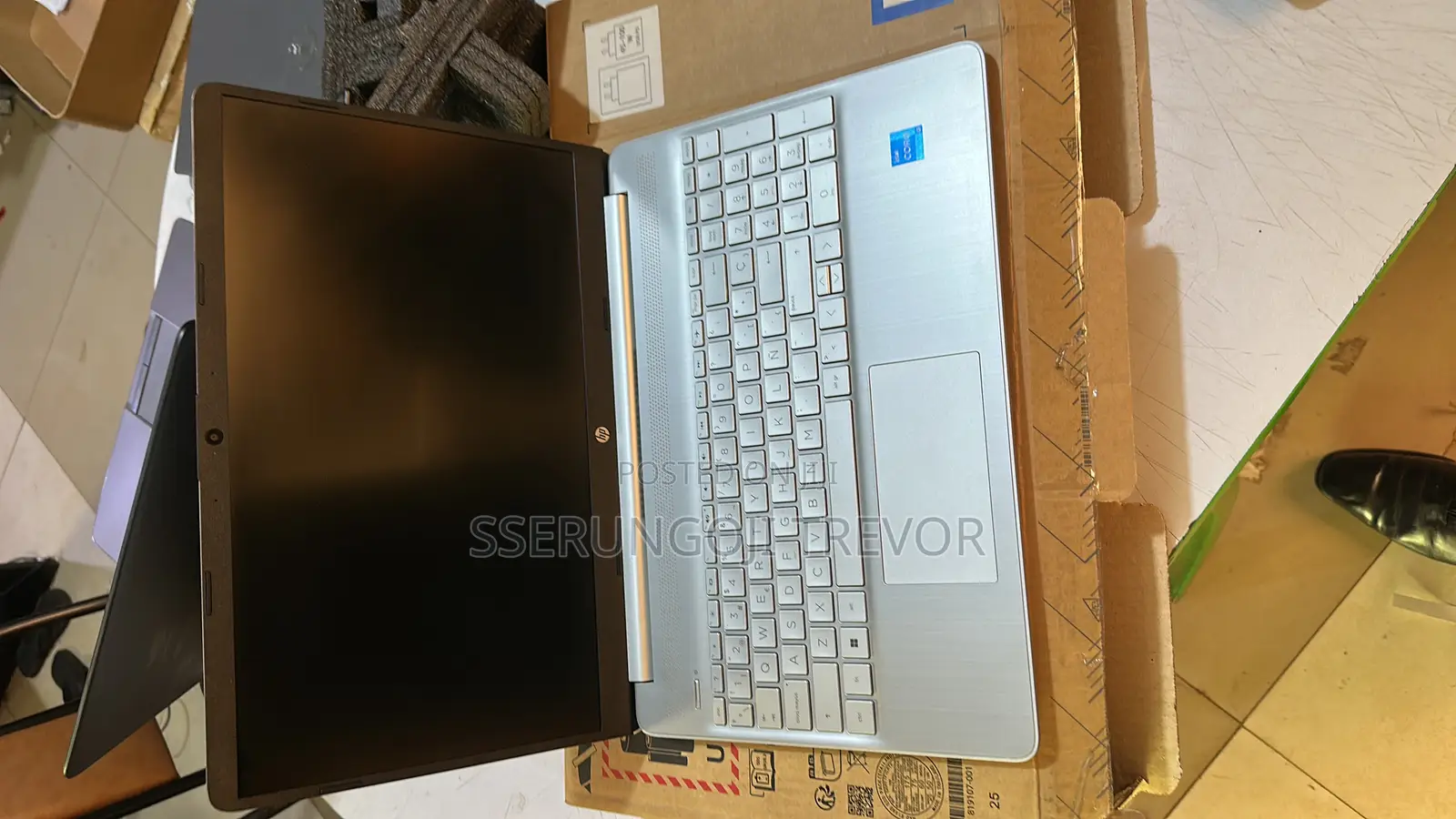New Laptop HP 15s 8GB Intel Core I3 SSHD+SSD 256GB