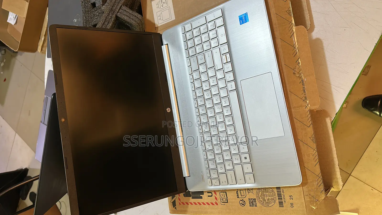 New Laptop HP 15s 8GB Intel Core I3 SSHD+SSD 256GB