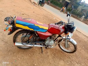 Bajaj Boxer 100 2024 Red