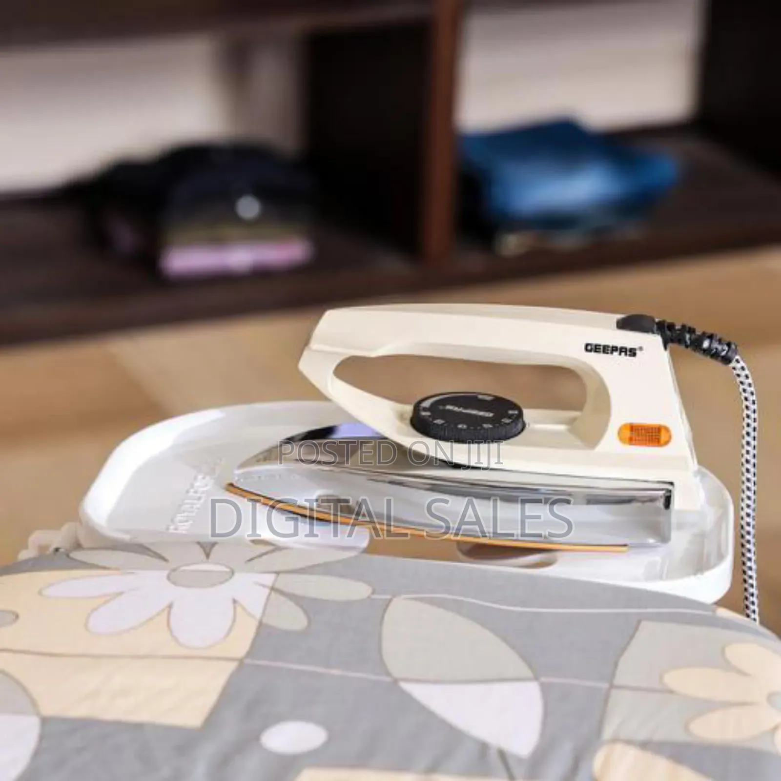 Geepas Gdi7729 Dry Iron With Non-Stickteflon Coated Plate