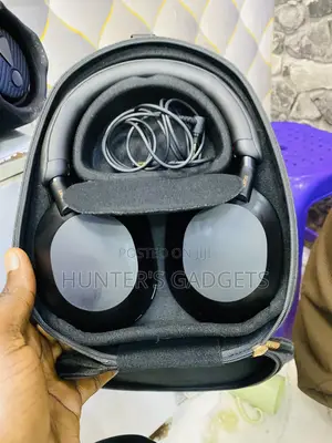 Sony Headphones Bluetooth Rechargeable With It’S Cable Case 1000mx5