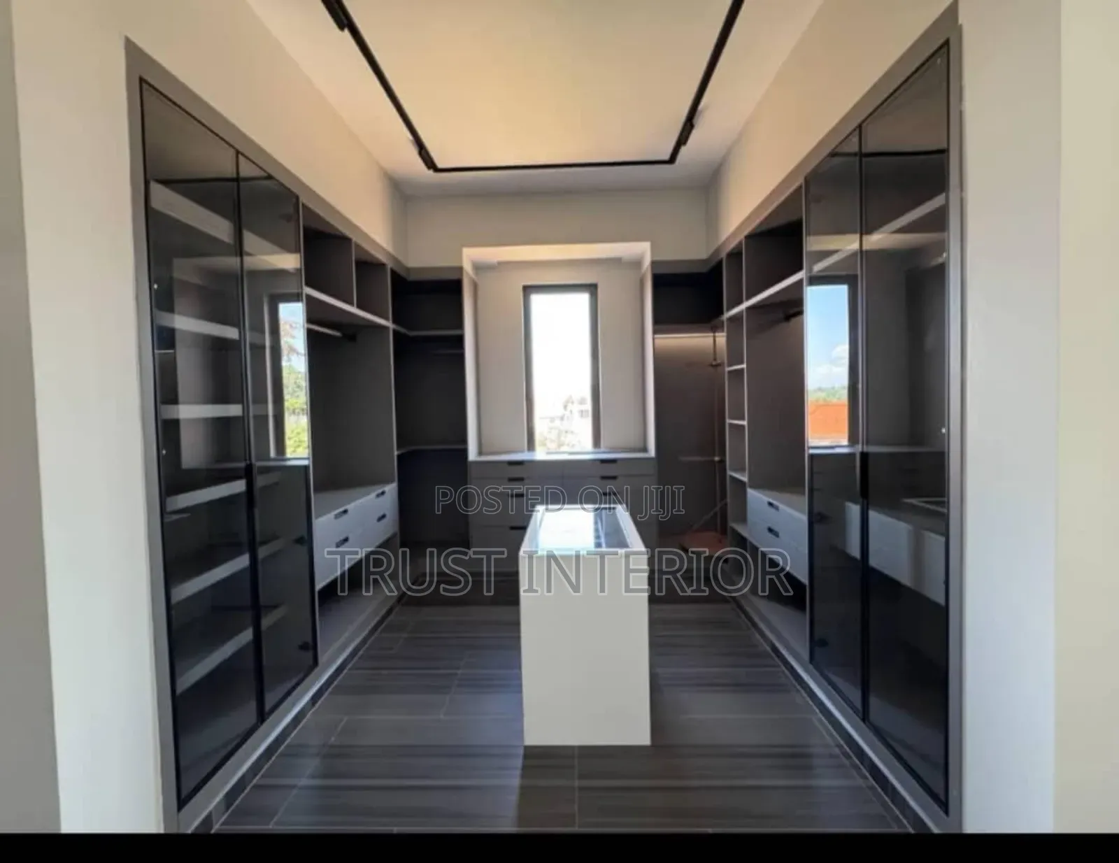 Closet Installers 23
