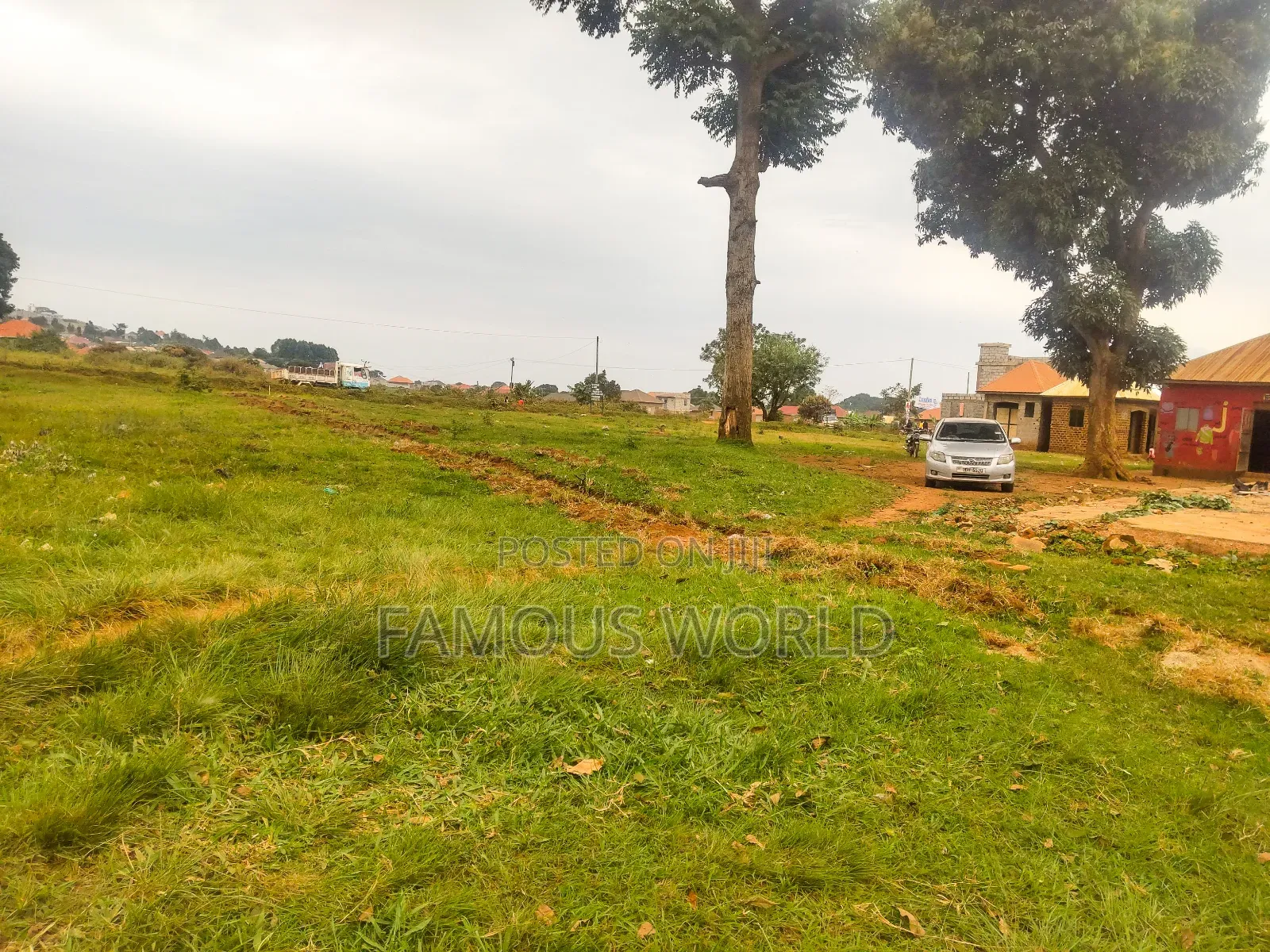 Nkumba Road Side Plot on Sale 140ft by 50ft on Kasenyi Main Road