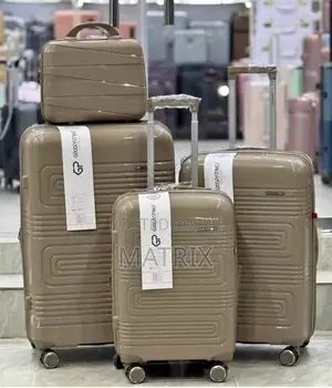 Set of 3-in-1 Unbreakable Rubber Waterproof Suitcases With Small Bag