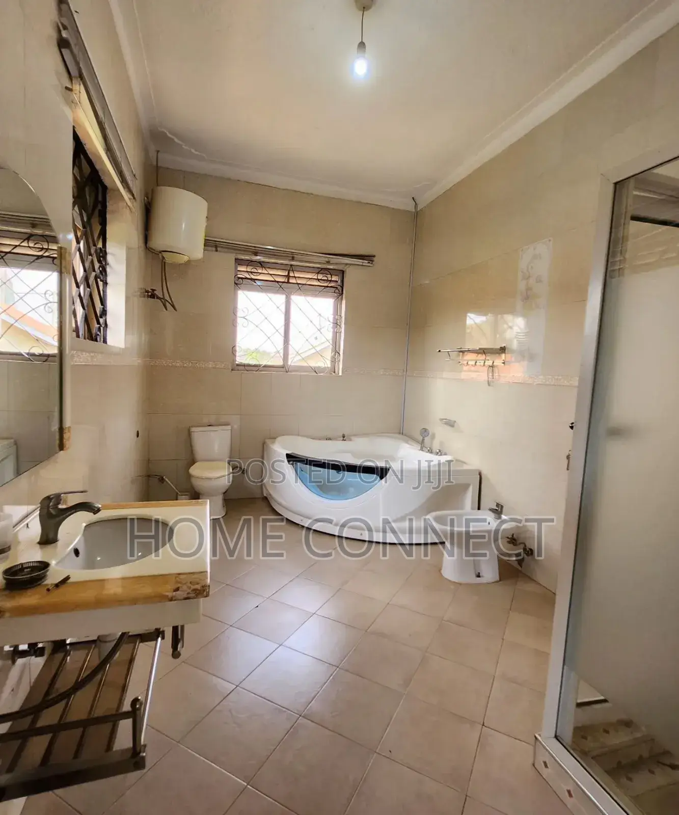 4bdrm Bungalow in Muyenga, Central Division for rent