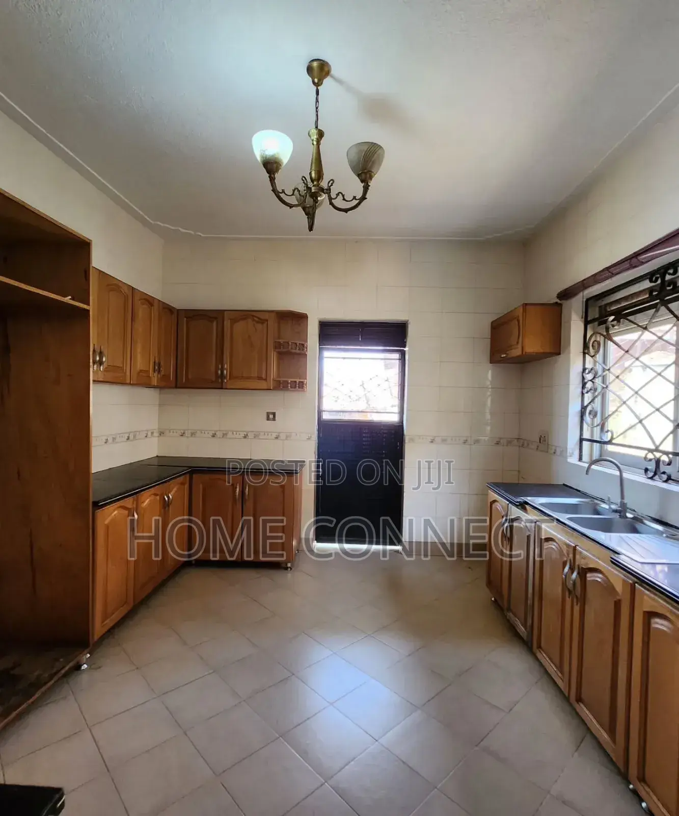 4bdrm Bungalow in Muyenga, Central Division for rent