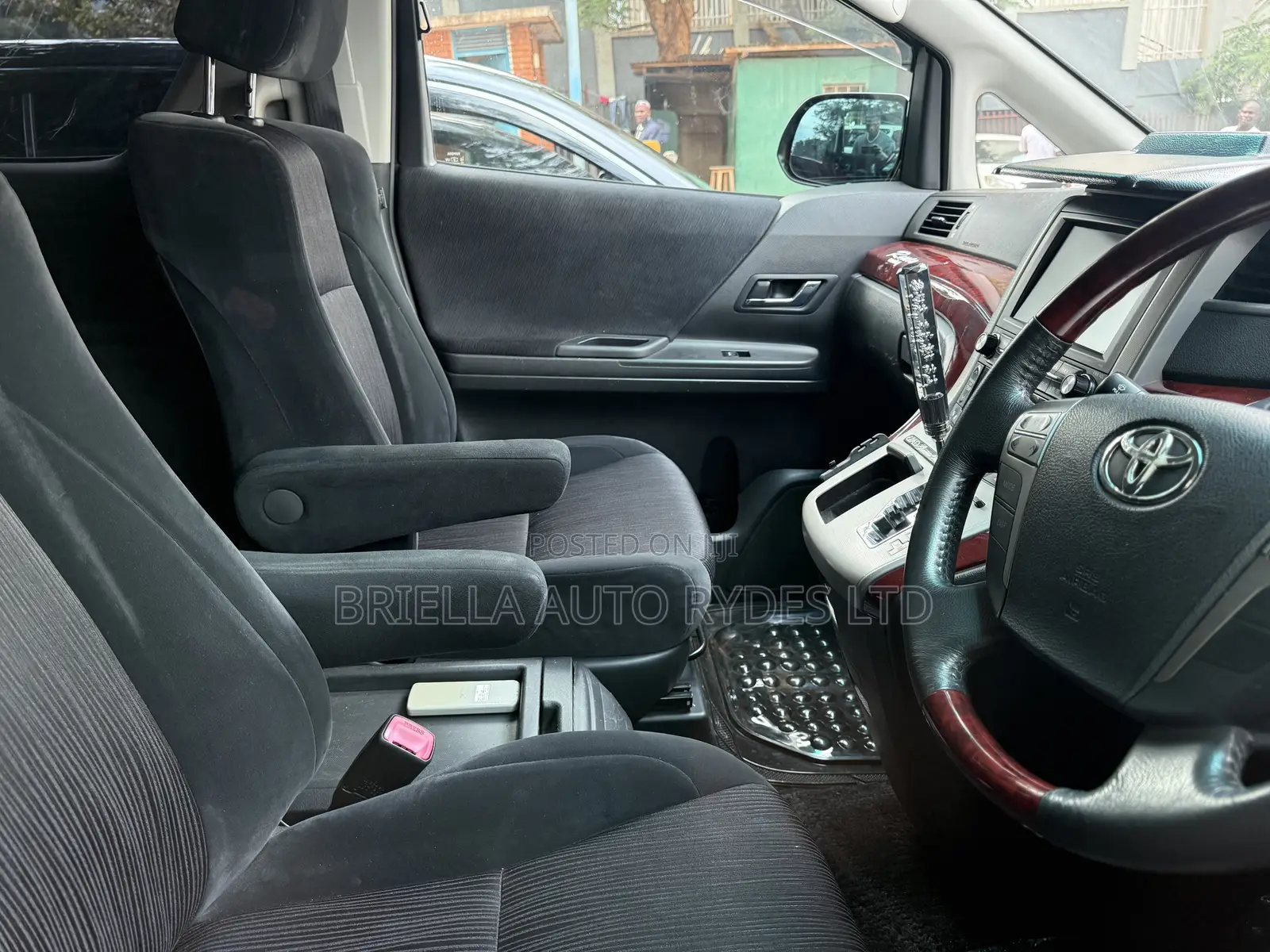 Toyota Vellfire 2013