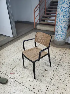 Yz2308 Restaurant and Bar Plastic Chairs