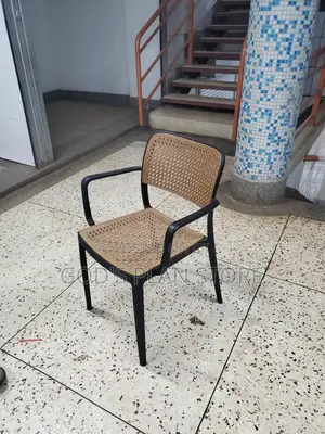 Yz2308 Restaurant and Bar Plastic Chairs