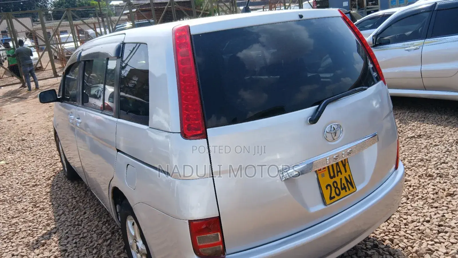 Toyota ISIS 2008 Silver