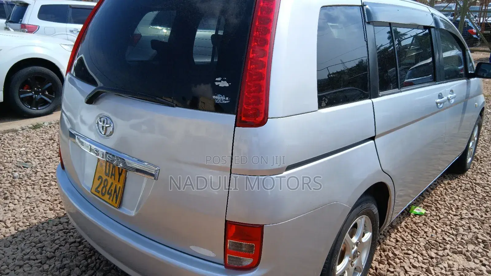 Toyota ISIS 2008 Silver