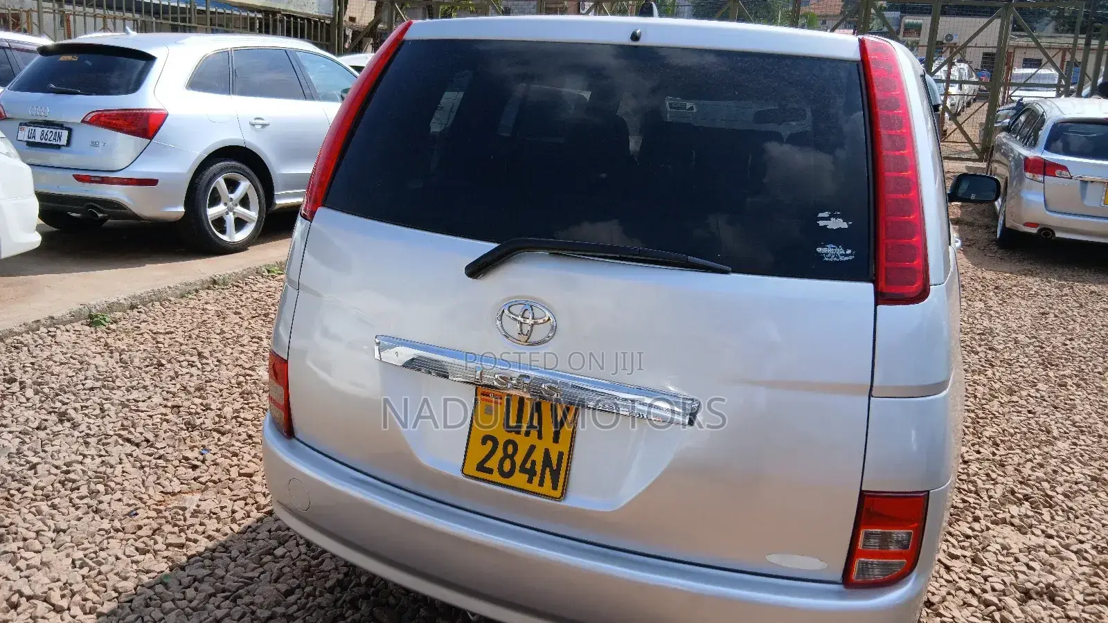 Toyota ISIS 2008 Silver