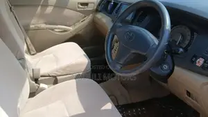 Toyota ISIS 2008 Silver