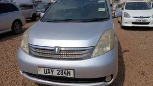Toyota ISIS 2008 Silver