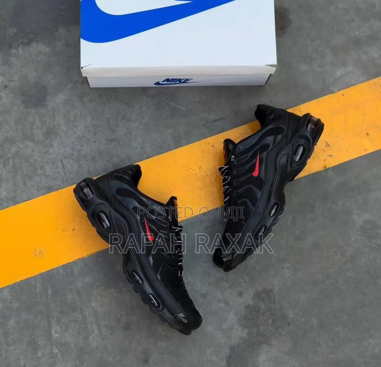 Nike Air Max Plus Tn Black/Red Sneakers