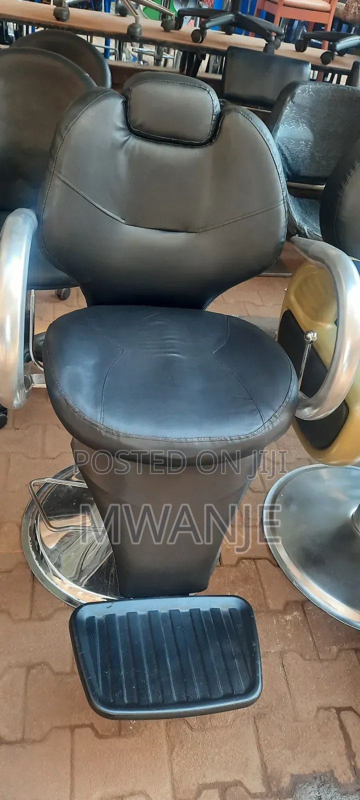 Min Barber Chairs