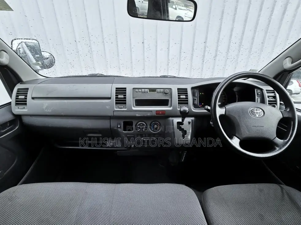 Toyota HiAce 2010 Silver
