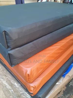 Mattress With Machinetoth 6*5*6. Inches