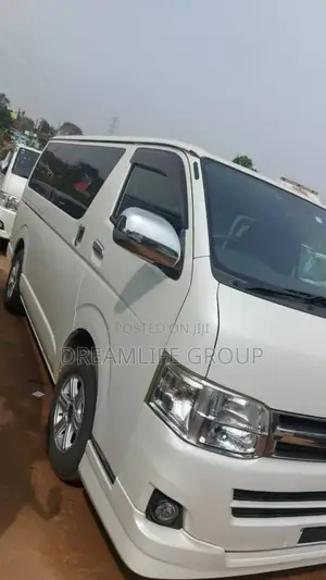 Toyota HiAce 2013 Silver