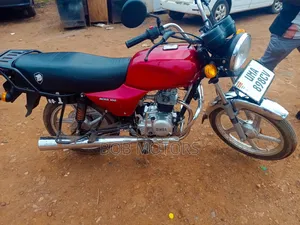 Bajaj Boxer 100 2024 Red