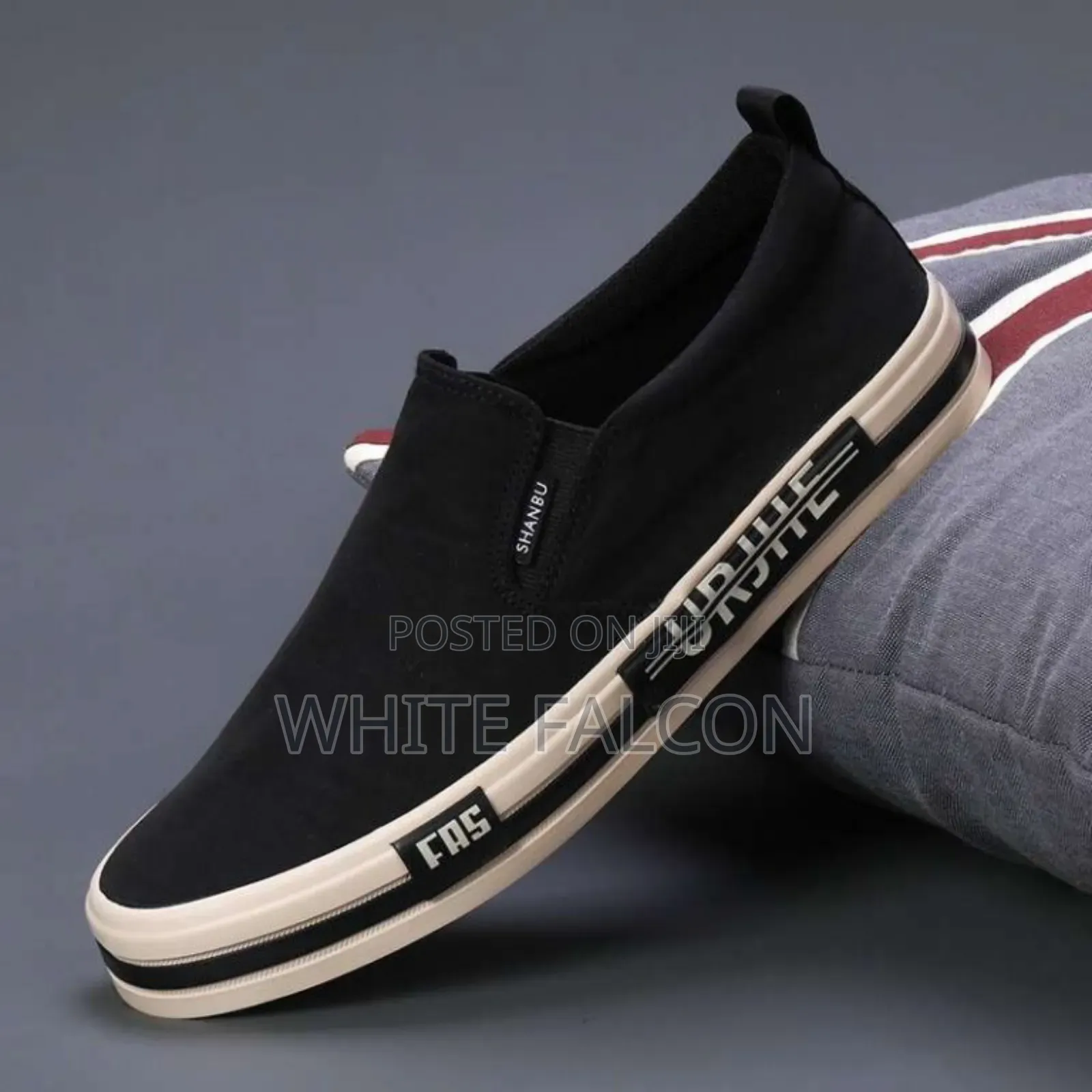 Shanbu Canvas Sneakers With Rubber Sole