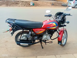 Bajaj Boxer 125 2024 Red