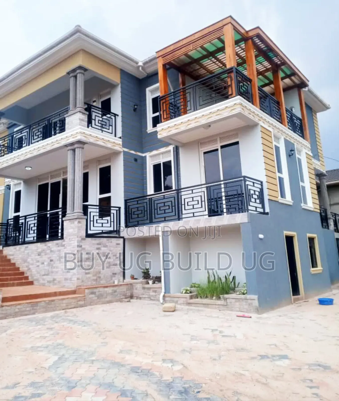 6bdrm Duplex in Kasangati Nangabo, Division B for sale